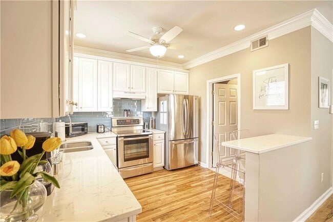 Building Photo - 83 Richmond St SE