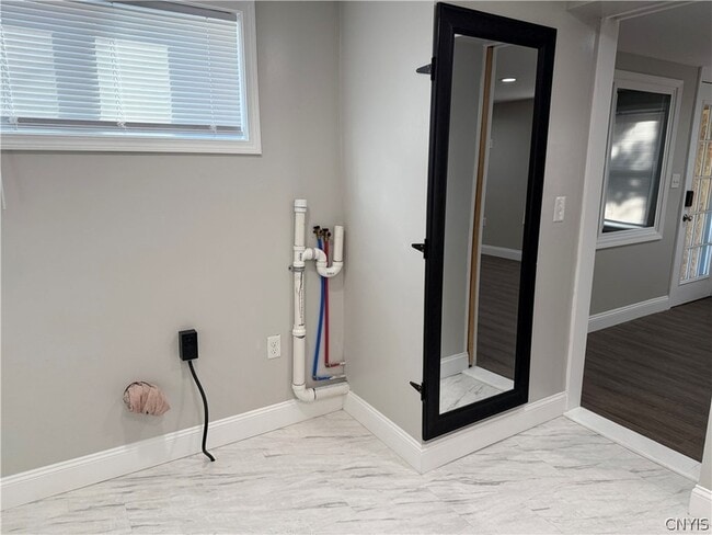 Building Photo - 215 E Hoard St