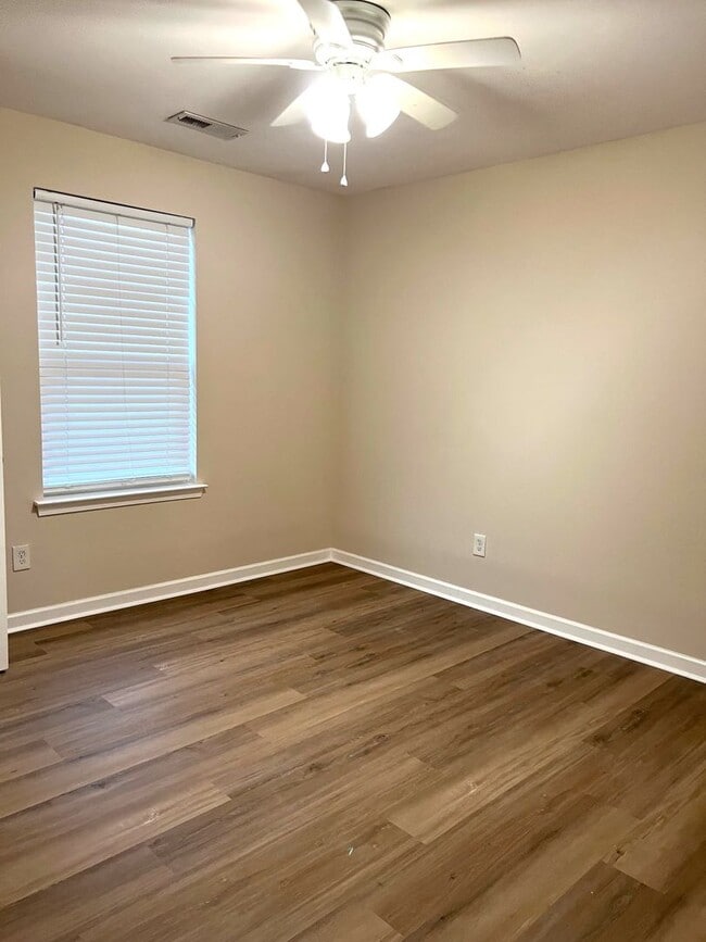 Building Photo - LAKE FOREST VILLAGE