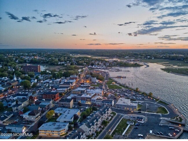 Building Photo - 54 Main St