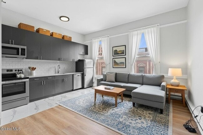 Building Photo - 5 Broadway