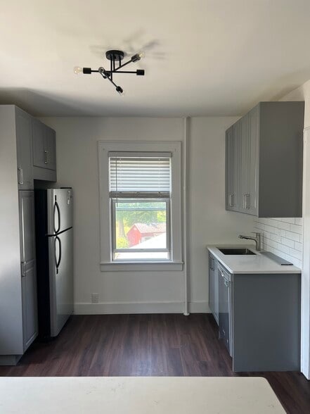 Building Photo - 130 Hamilton St