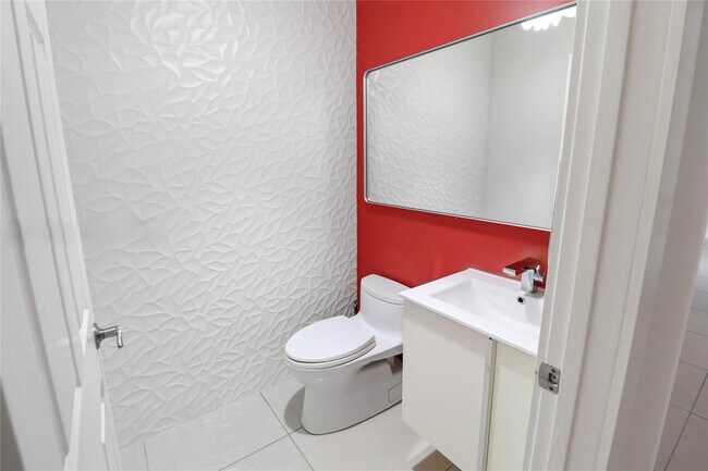 Building Photo - 1600 Blue Jay Cir