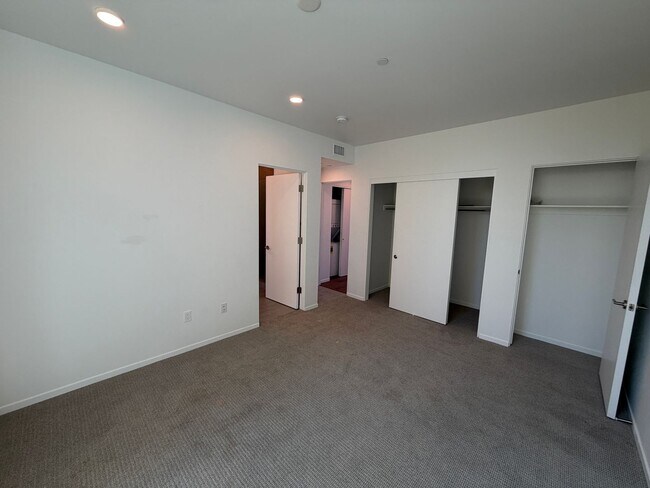Building Photo - 2419 Binnen Ln