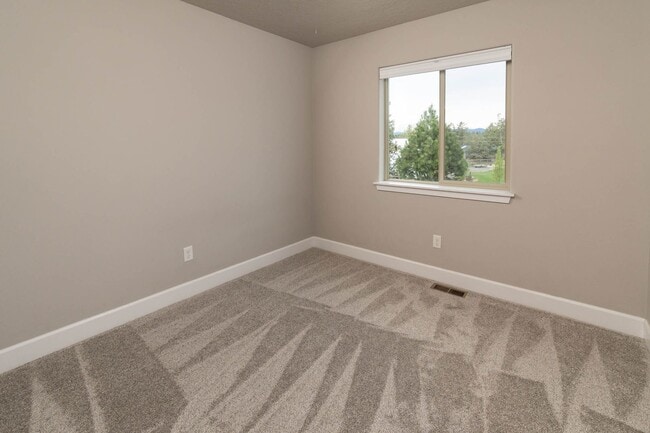 Building Photo - Refined Living in the Heart of Bend — Fully Remodeled Home for Lease