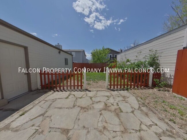 Building Photo - 6157 Desoto Dr