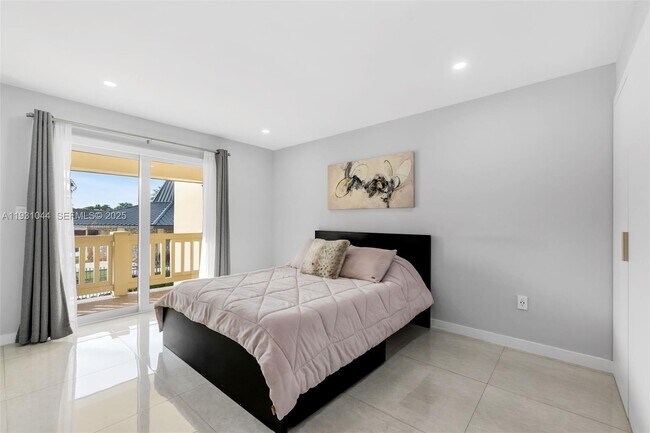 Building Photo - 8443 SW 137th Ave