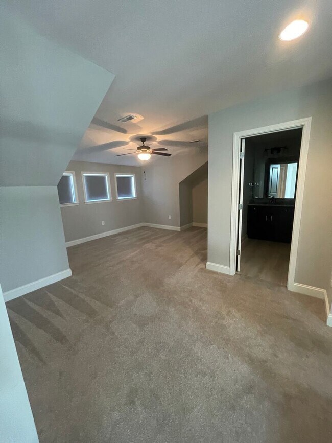 Building Photo - Beautiful 4-Bed, 3-Bath Bungalow in Highly Desirable Farragut!