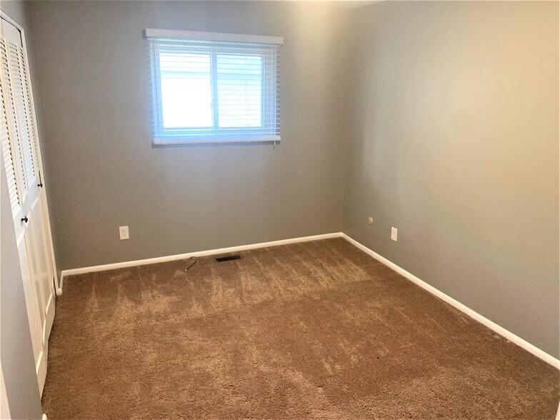 Building Photo - 13041 W Ohio Ave