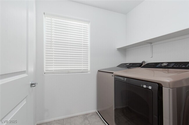 Building Photo - 5319 Wally St