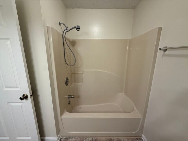 Building Photo - 512 Whistlestop Cir