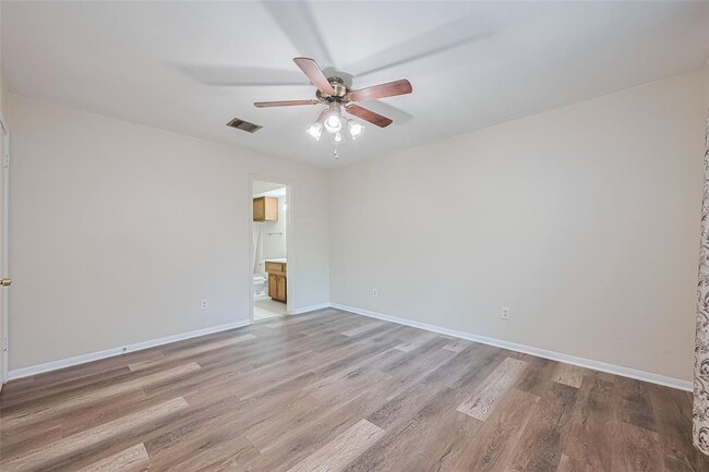 Building Photo - 2762 Foliage Green Dr