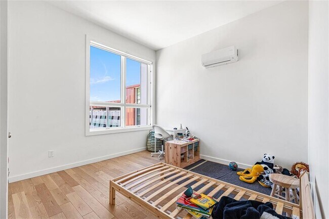 Building Photo - 71 Richmond St