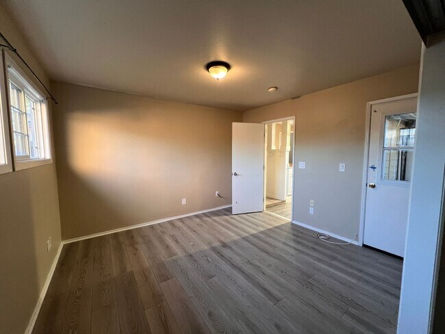 Building Photo - 274.5 Hathway Alley