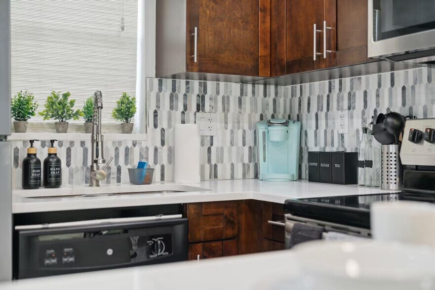 Building Photo - 911 NE 4th St