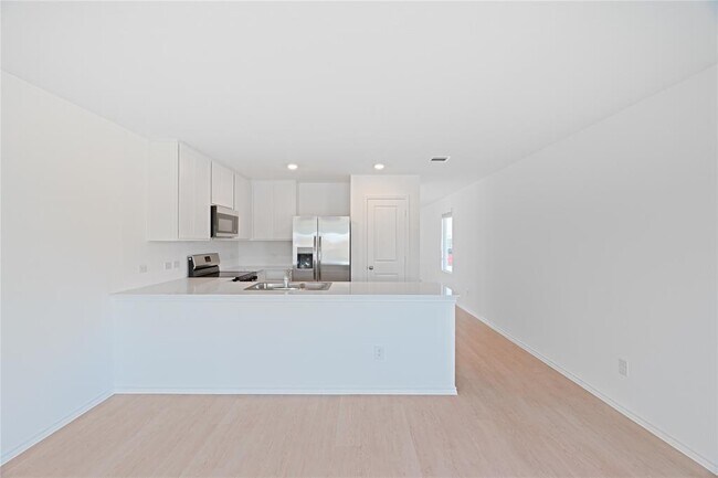 Building Photo - 241 Kings Row Ln