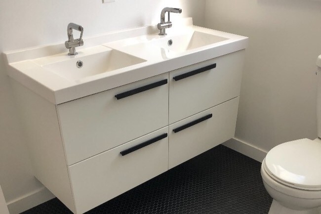 Building Photo - 11672 Oxnard St