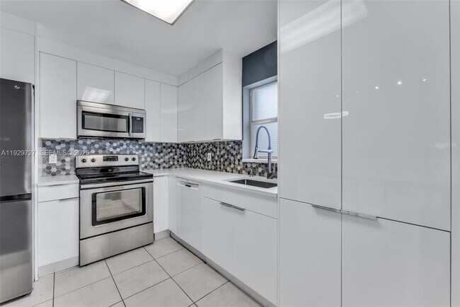 Building Photo - 2945 NW 68th St