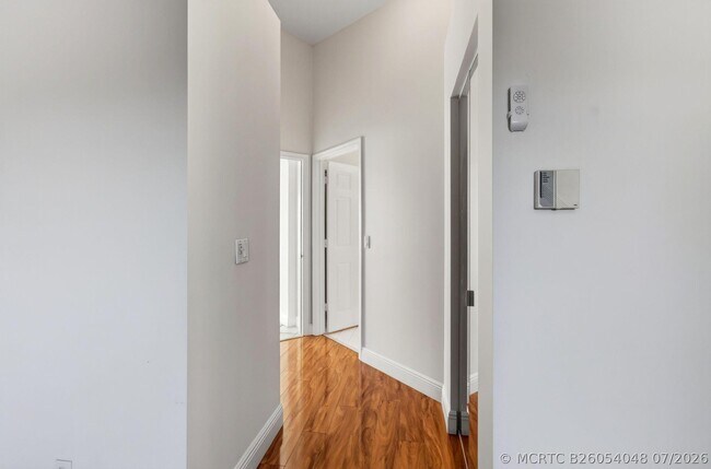 Building Photo - 5225 Brookview Dr