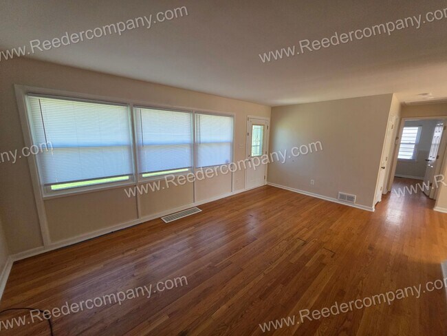 Building Photo - 2 bedroom home in South Hammond!