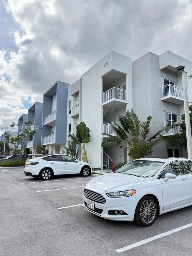 Building Photo - 610 NE 2nd St