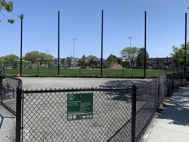 Building Photo - 19 Perry St