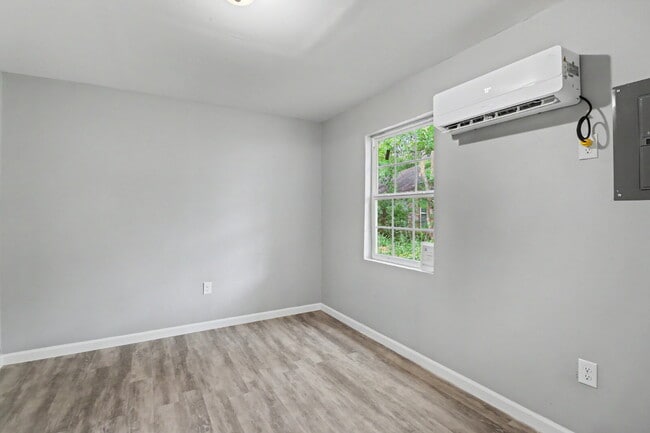 Building Photo - 1 bedroom for rent!