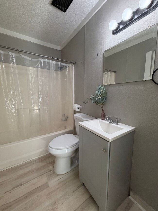 Building Photo - Renovated 2/1 House in North Rome- $1,095