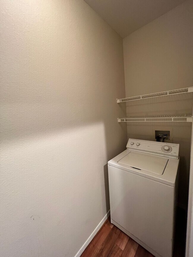 Building Photo - Green Valley Condo w/ Garage