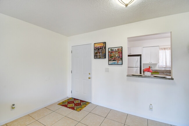 Building Photo - 420 NE 17th Ave