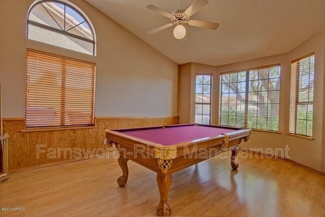 Building Photo - 420 E Stonebridge Dr