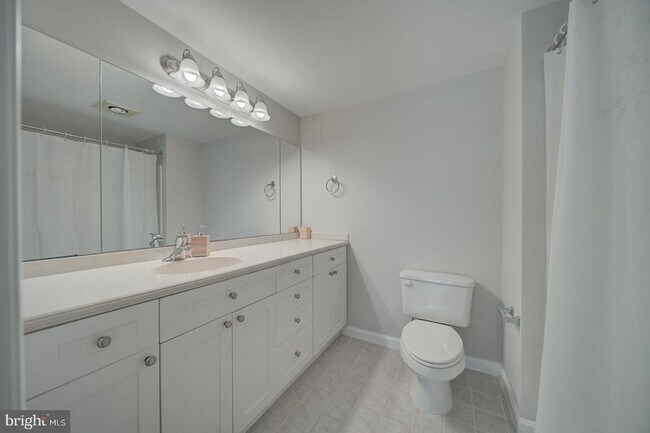 Building Photo - 3101 N Hampton Dr