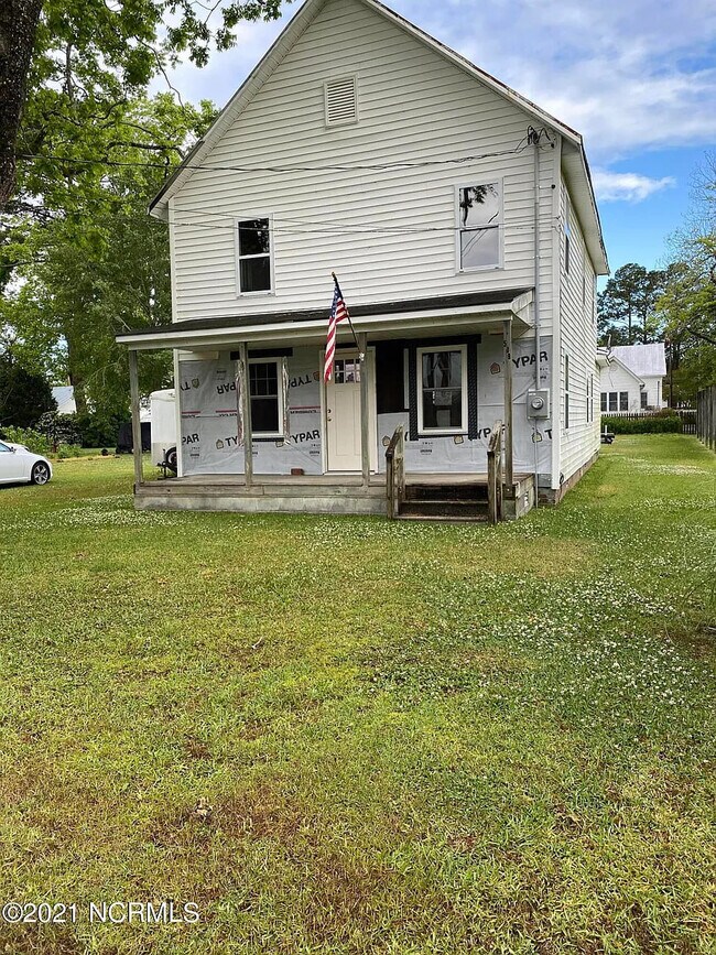 Building Photo - 509 Academy St