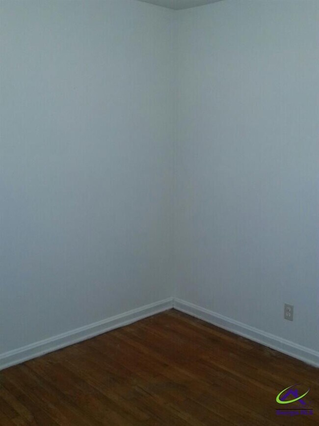 Building Photo - 323 Bernard Dr