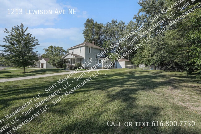 Building Photo - 1213 Lewison Ave NE