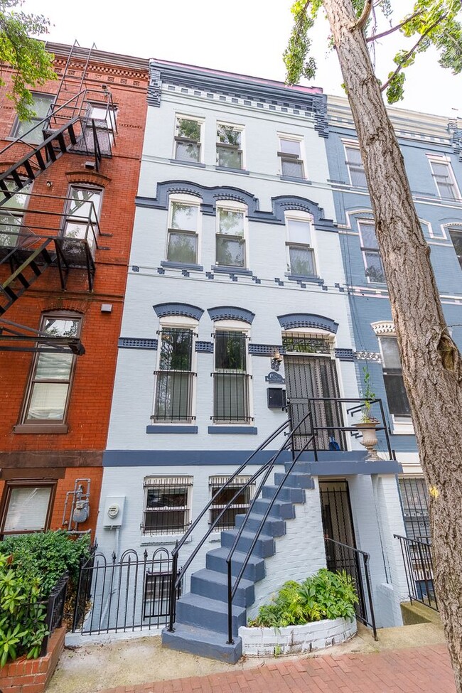 Building Photo - Prime Logan Circle Studio with In-Unit W/D!