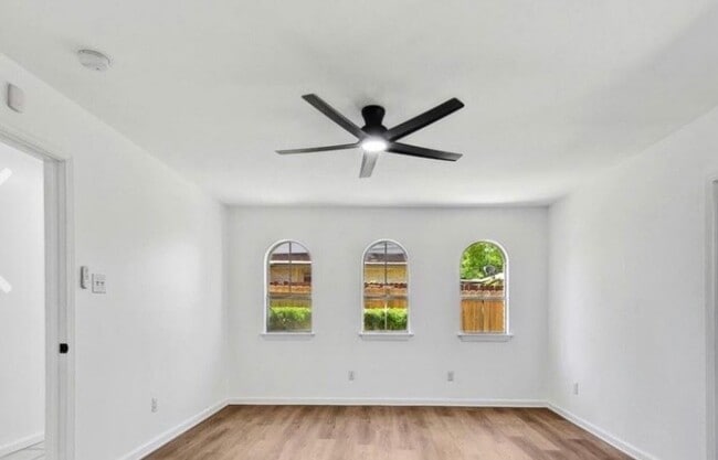 Building Photo - 11821 Petal Dr