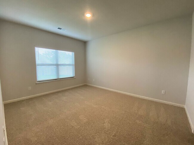 Building Photo - 4 bedroom 2 bath in Somerville built in 2023