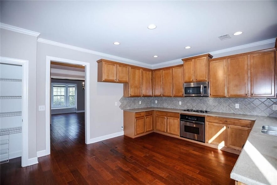 Building Photo - 3380 Gables Ct