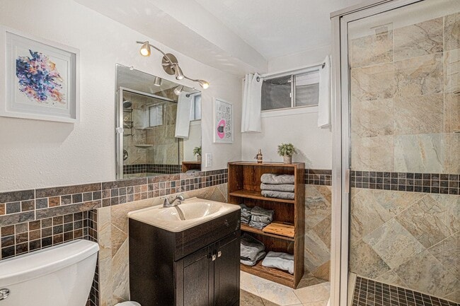 Building Photo - Golden Duplex > Unit is fully furnished feels like NEW!