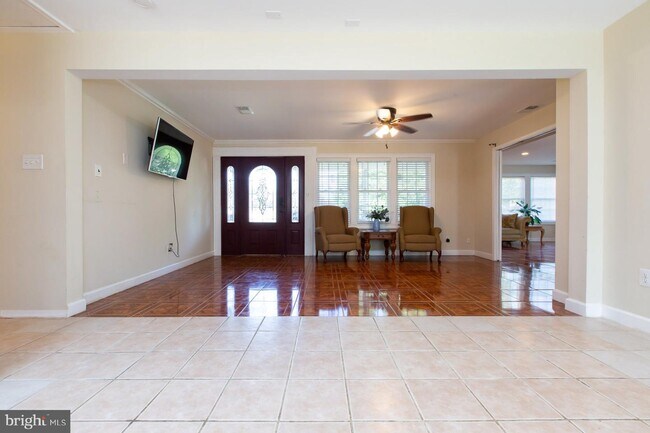 Building Photo - 303 Lincoln Ave