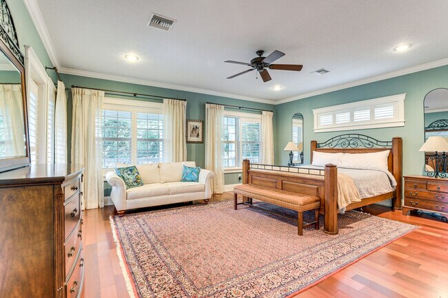 Building Photo - 166 21st Ave N