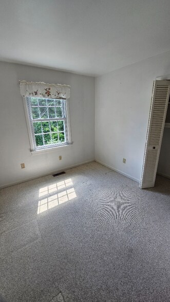 Building Photo - 118 Camelot Ct