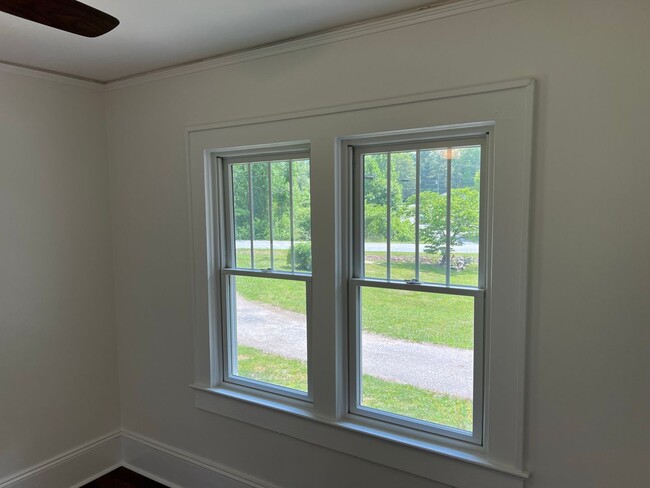 Building Photo - "Character Revived" Etowah Home and Guest ...