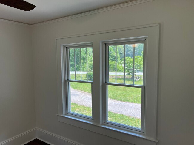 Building Photo - "Character Revived" Etowah Home and Guest House