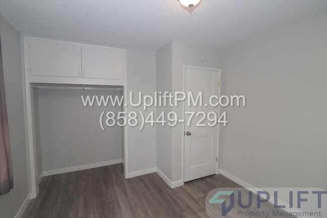 Building Photo - 4829 Castle Ave