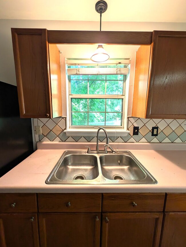 Building Photo - Minutes from Plaza Midwood/Uptown!  Belmon...
