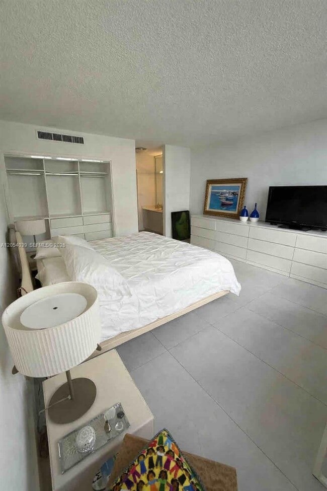 Building Photo - 9225 Collins Ave
