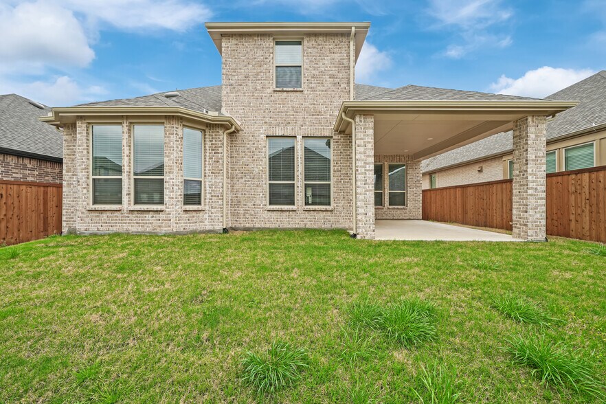 Building Photo - 3729 Paradise Way