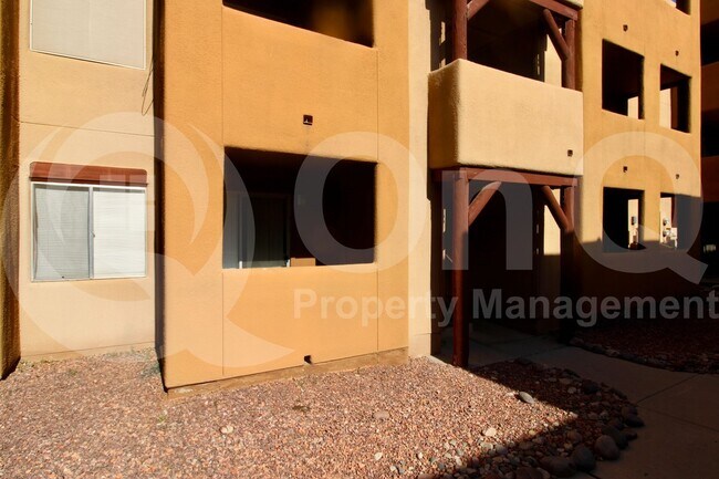 Building Photo - 1810 E Blacklidge Dr